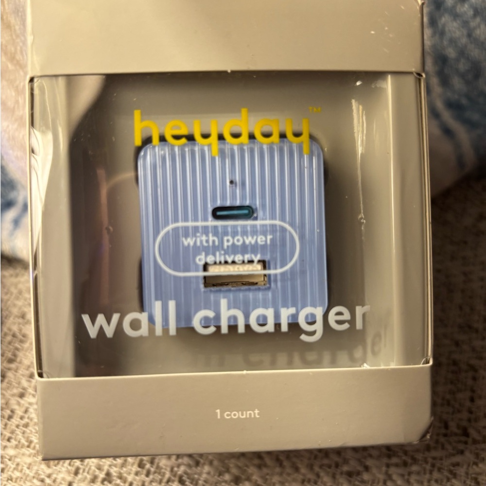 Heyday Light Blue Wall Charger with‎ USB-C